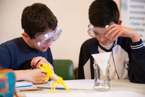 Alumnos de la Educación Escolar Básica en clase